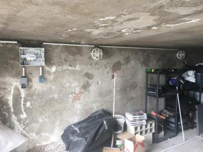 Installation d'un éclairage garage et d'une prise de charge pour voiture électrique