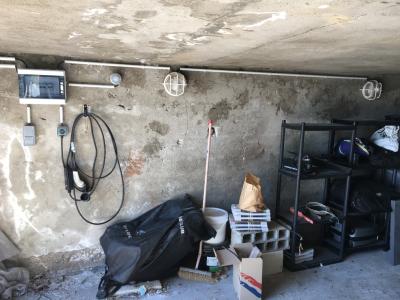 Installation d'un éclairage garage et d'une prise de charge pour voiture électrique