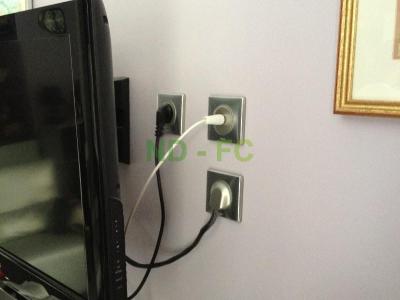 Installation de prises personnalisées et sortie de fils HDMI